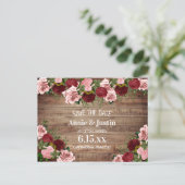 Rustikales Holz Burgundy Blush Pink Floral Rett Da Postkarte (Stehend Vorderseite)