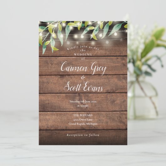Rustikales Holz Eukalyptus String Lights Hochzeit Einladung (Stehend Vorderseite)