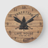 Rustikales Holz Familienhaus Pine Tree Runde Wanduhr (Vorderseite)