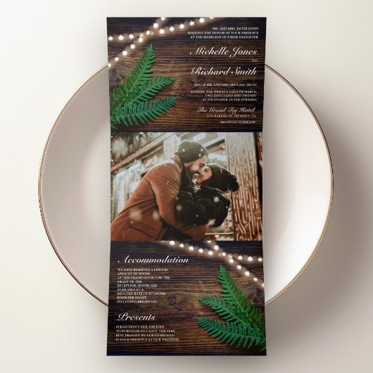 Rustikales Holz Fern Greenerity String Lights Hoch Dreifach Gefaltete Einladung