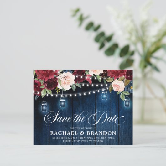 Rustikales Holz Floral Mason Jar Save the Date Postkarte (Stehend Vorderseite)