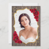 Rustikales Holz Gold Rotes Foto Quinceanera Einladung (Rückseite)