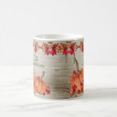 Rustikales Holz Herbst Orange Pumpkins Herbstlaub Kaffeetasse (Mittel)