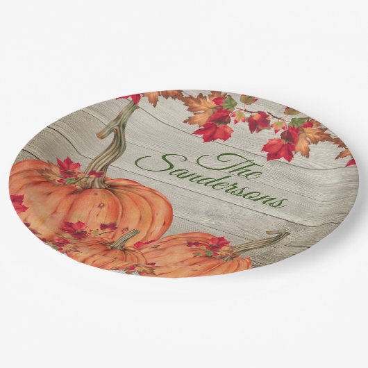 Rustikales Holz Herbst Orange Pumpkins Herbstlaub Pappteller (Schrägansicht)