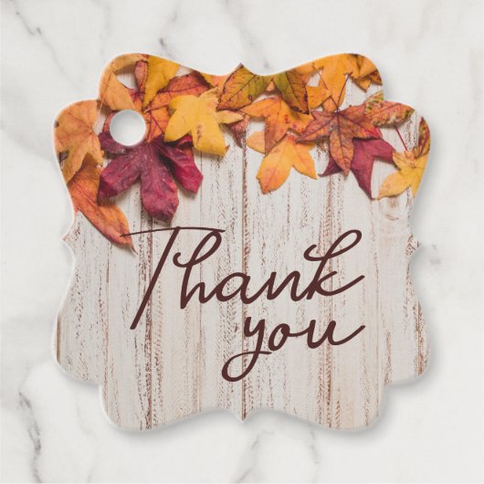 Rustikales Holz Herbstlaub Brautparty Geschenkanhänger (Vorderseite)