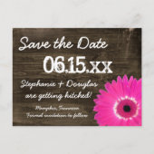Rustikales Holz Hot Pink Daisy Save the Date Postk Ankündigungspostkarte (Vorderseite)