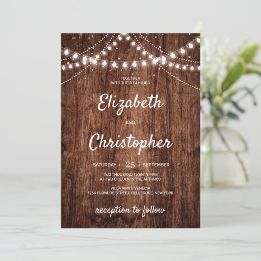 Rustikales Holz Land Boho String Lights Hochzeit Einladung (Stehend Vorderseite)