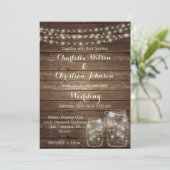 Rustikales Holz Land Mason Jar Lights Hochzeit Einladung (Stehend Vorderseite)