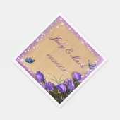 Rustikales Holz Lila Blumenschmetterlinge Hochzeit Serviette (Ecke)