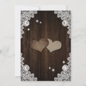 Rustikales Holz Lila und blaue blumenreiche Herzen Einladung (Rückseite)