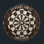 Rustikales Holz Look Schwarz-weiß Games Room Custo Dartscheibe<br><div class="desc">Erhöhen Sie Ihre Spielabende mit unserem speziell für Ihre Familie konzipierten Holzeffektdartboard, das eine persönliche Touch auf Ihre Zuhause bringen soll. Mit diesem einzigartigen Dartboard können Sie stolz Ihren Familiennamen und Ihre Lage anzeigen, sodass es sich nicht nur um ein Spiel handelt, sondern auch um ein geschätztes Familienerbe. Ideal für...</div>