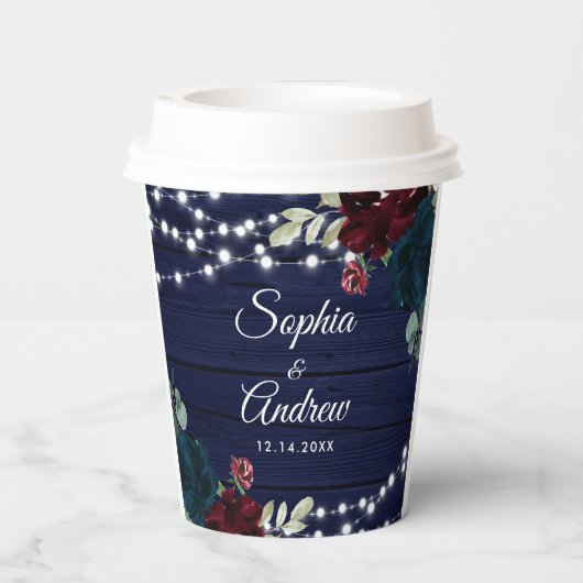 Rustikales Holz Marsala & Navy Blauer Blumen Pappbecher (Rückseite)