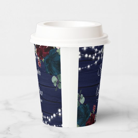 Rustikales Holz Marsala & Navy Blauer Blumen Pappbecher (Rechts)