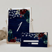 Rustikales Holz Marsala & Navy Blauer Blumen Tischnummer