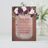 Rustikales Holz Mason Jar Plum Blumenhochzeit RSVP Karte (Stehend Vorderseite)