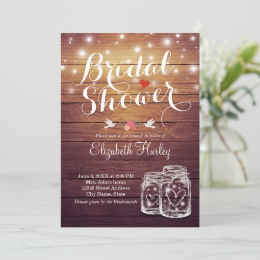 Rustikales Holz Mason Jar String Lights Brautparty Einladung (Stehend Vorderseite)