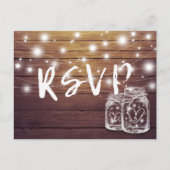 Rustikales Holz & Mason Jar String Lights Wedding  Einladungspostkarte (Vorderseite)
