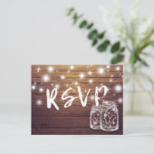 Rustikales Holz & Mason Jar String Lights Wedding  Einladungspostkarte (Stehend Vorderseite)