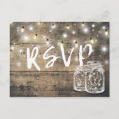 Rustikales Holz & Mason Jar String Lights Wedding Einladungspostkarte (Vorderseite)