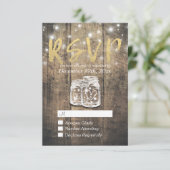 Rustikales Holz & Mason Jar String Lights Wedding RSVP Karte (Stehend Vorderseite)