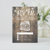 Rustikales Holz & Mason Jar String Lights Wedding RSVP Karte (Stehend Vorderseite)