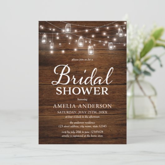Rustikales Holz Mason Jars and Lights Brautparty Einladung (Stehend Vorderseite)