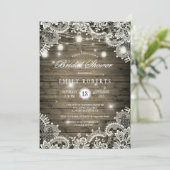 Rustikales Holz Mason Jars Lights Lace Brautparty Einladung (Stehend Vorderseite)