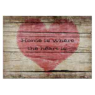 Rustikales Holz mit Herz Schneidebrett