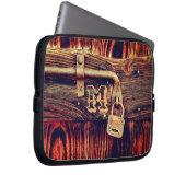 Rustikales Holz mit Messingschloss, braun Laptopschutzhülle (Vorne Rechts)