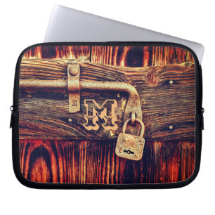 Rustikales Holz mit Messingschloss, braun Laptopschutzhülle