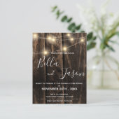 Rustikales Holz mit Saitenlicht zum Hochzeitsessen Einladungspostkarte (Stehend Vorderseite)