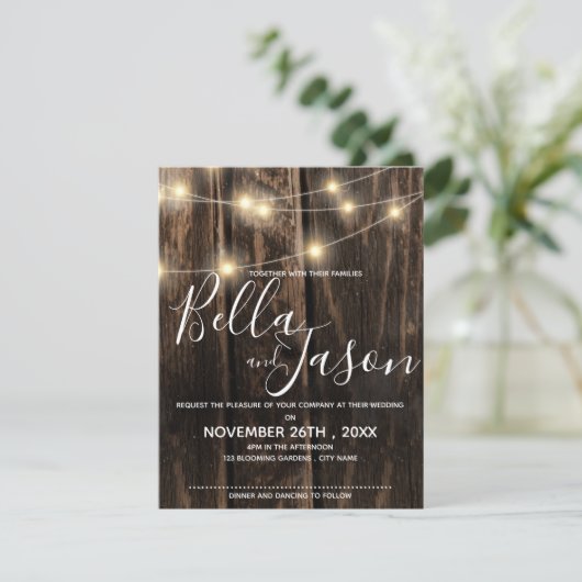 Rustikales Holz mit Streichellichter Hochzeit Einladung (Stehend Vorderseite)