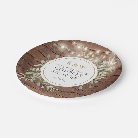 Rustikales Holz Monogram Grünpaare Dusche Pappteller (Schrägansicht)