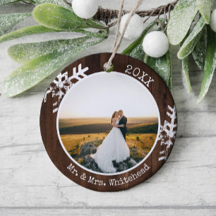 Rustikales Holz Neu verheiratete Schneeflocke 1. W Keramik Ornament