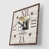Rustikales Holz Personalisiertes Foto Hochzeit Jah Quadratische Wanduhr (Winkel)