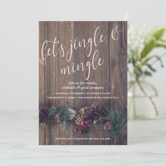 Rustikales Holz & Pine Cone Feiertag Einladung (Stehend Vorderseite)