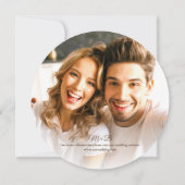 Rustikales Holz-Slice-Foto Hochzeit Speichern Sie  Einladung (Rückseite)