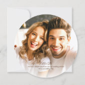 Rustikales Holz-Slice-Foto Hochzeit Speichern Sie Einladung (Rückseite)