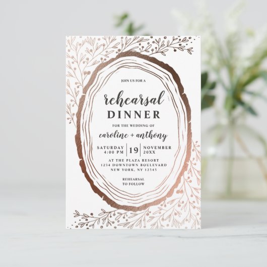 Rustikales Holz Slice Kupfer Foil Probe Abendessen Einladung (Stehend Vorderseite)