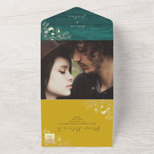 Rustikales Holz Smaragdgrün und gelb Hochzeit All In One Einladung (Außenbereich)