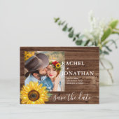 Rustikales Holz Sonnenblumen Foto Hochzeit speiche Save The Date (Stehend Vorderseite)