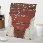 Rustikales Holz | String Lights | Baumbestände Gas Sockelschild (In Situ)