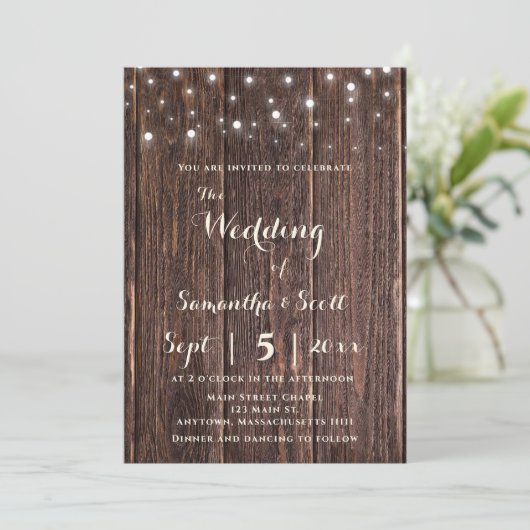 Rustikales Holz String Lights Boho Hochzeitseinlad Einladung (Stehend Vorderseite)