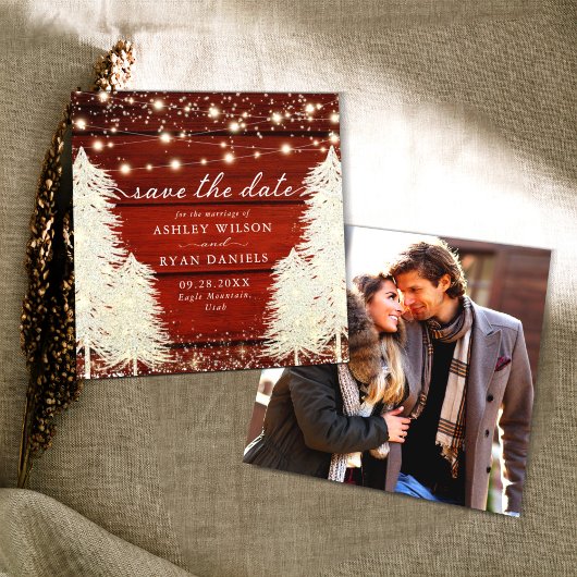 Rustikales Holz | String Lights | Foto Bäume Save The Date