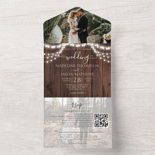 Rustikales Holz String Lights Foto QR Code Wedding All In One Einladung (Innen Boden)