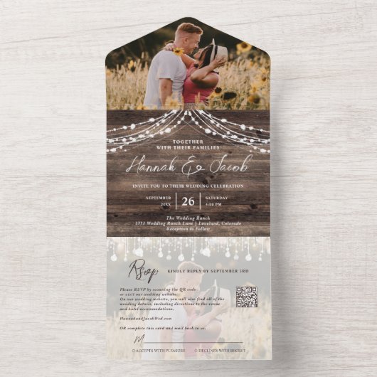 Rustikales Holz String Lights Foto QR Code Wedding All In One Einladung (Innen Boden)