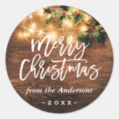 Rustikales Holz String Lights Frohe Weihnachtsfeie Runder Aufkleber (Vorderseite)