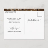 Rustikales Holz, String Lights Got Verlobt, Verlob Ankündigungspostkarte (Rückseite)