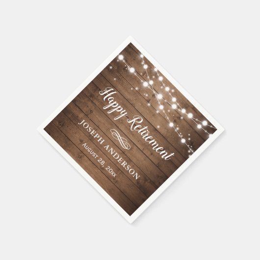 Rustikales Holz-String Lights Happy Retirement Serviette (Ecke)