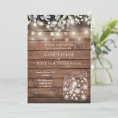 Rustikales Holz String Lights Mason Jar Wedding Einladung (Stehend Vorderseite)